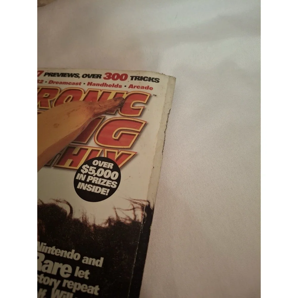 Donkey Kong 64 Electronic Gaming Monthly Dec 1999 #125, VTG Resident Evil 3 Ad
